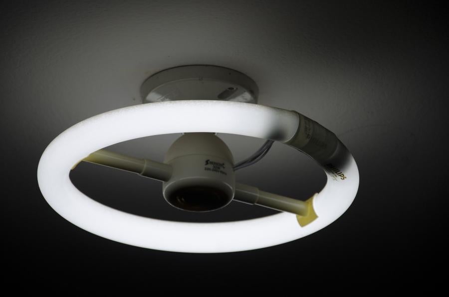 Circular fluorescent bulb